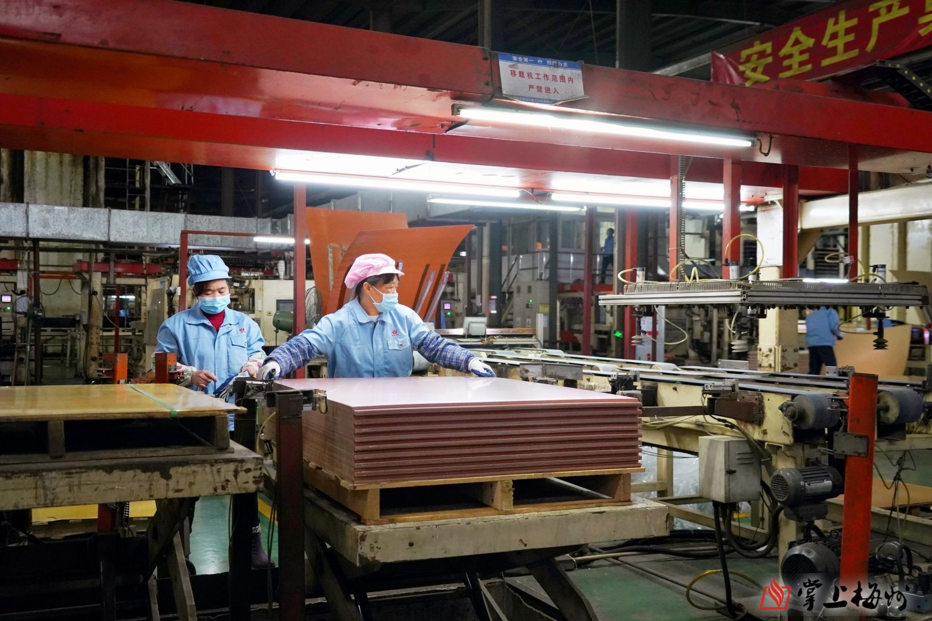 安心返鄉(xiāng)來 發(fā)展路更寬！梅州市威利邦電子科技有限公司深耕主業(yè)提升效能